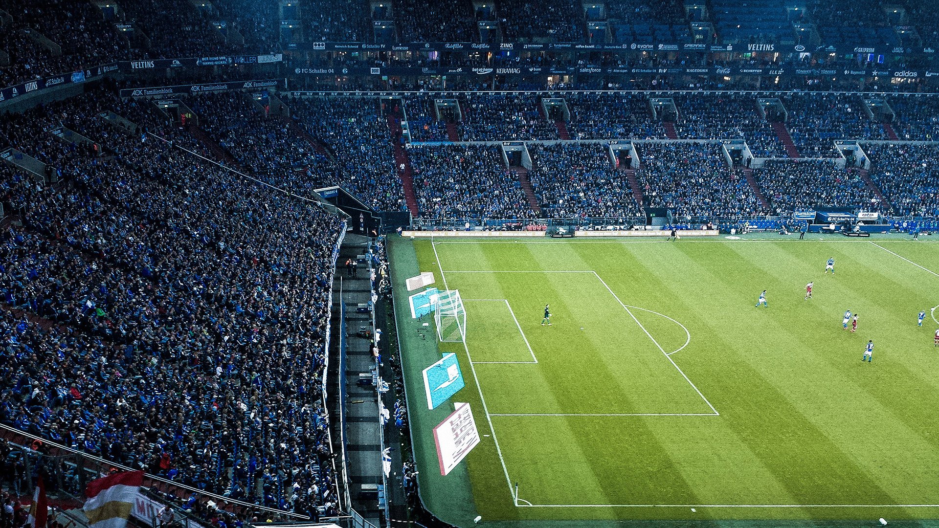 “德甲领先集团稳步前行，冠军争夺进入白热化”，德甲第一名